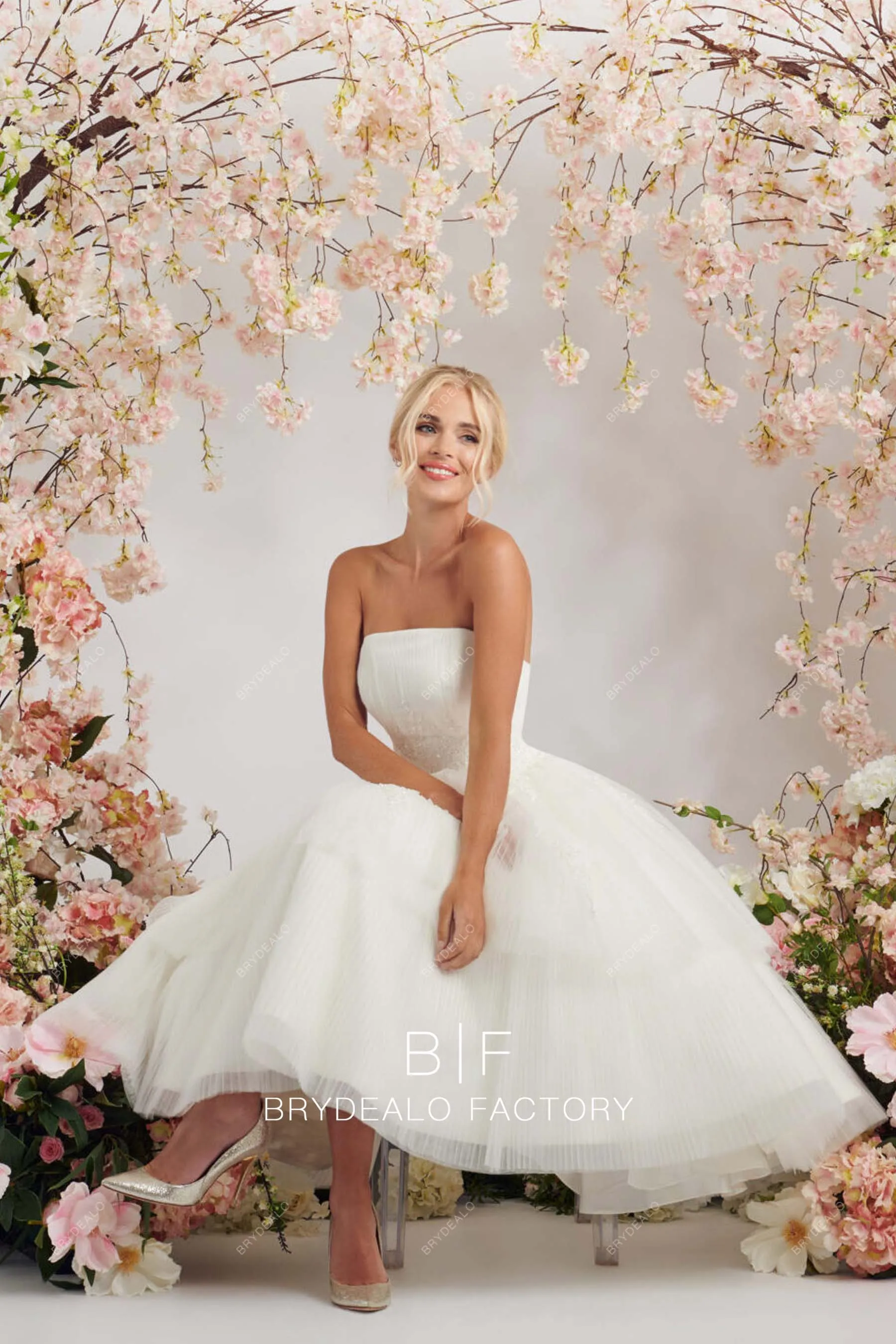 Strapless Straight Cross Neck Lace Tulle Tea-Length Wedding Dress